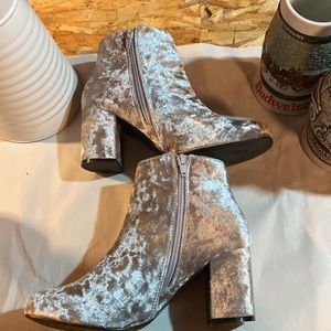 Diba Shiny Grey Velvet Boots Size 7.5